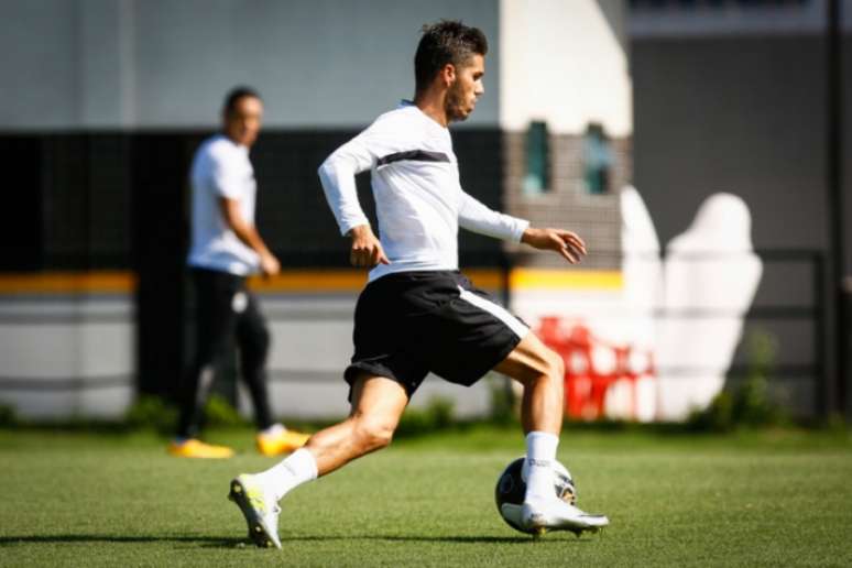 
                        
                        
                    Patito em treino do Santos (Foto: Ricardo Saibun / Santos FC)