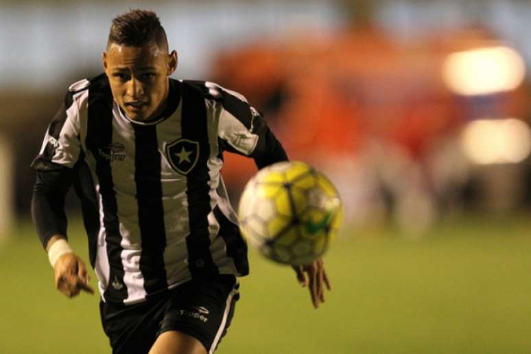 
                        
                        
                    Neilton sabia que entraria no segundo tempo da partida deste sábado (Foto: Vitor Silva/SSPress/Botafogo)