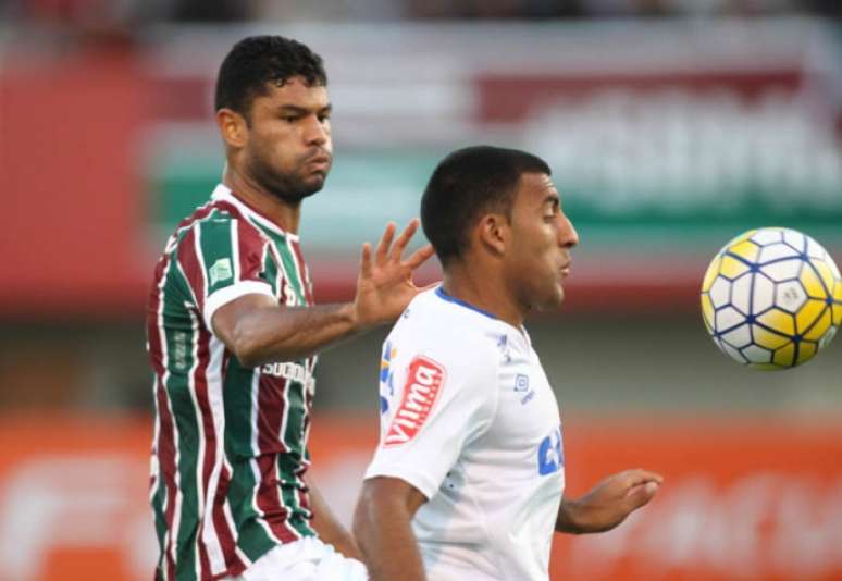 
                        
                        
                    Gum voltou a usar a braçadeira de capitão no Fluminense (Foto: Paulo Sergio/Lancepress!)