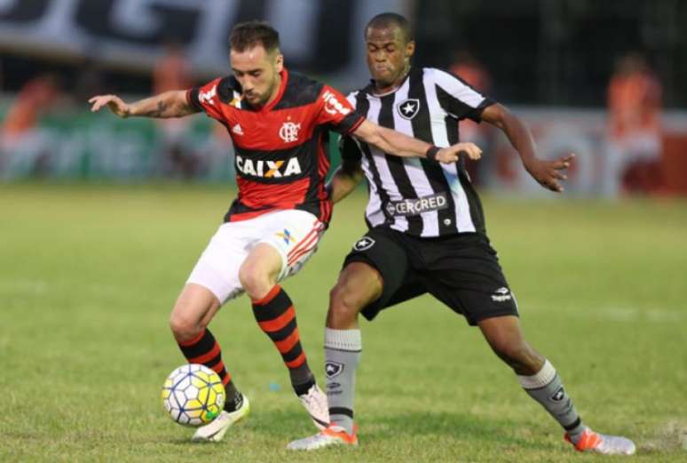 
                        
                        
                    Airton participou de dois gols marcados pelo Botafogo no sábado (Foto: Cleber Mendes/Lancepress!)