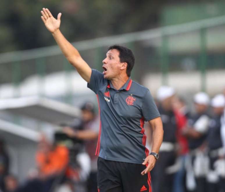 
                        
                        
                    Zé Ricardo falhou nas substituições durante o empate com o Botafogo (Foto: Thomas Santos/AGIF/Lancepress!)