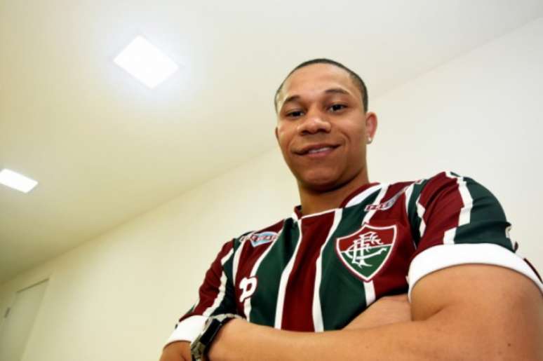 
                        
                        
                    Wellington Silva foi repatriado pelo Flu e assinou contrato de quatro anos(Foto: Mailson Santana/Fluminense)