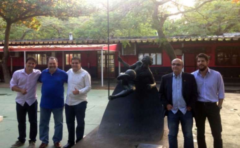 A estátua de Zico ficará na Gávea por tempo indeterminado
