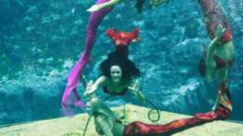 Dinheiro p&uacute;blico financia maquiagem e roupas de sereias de Weeki Wachee Springs