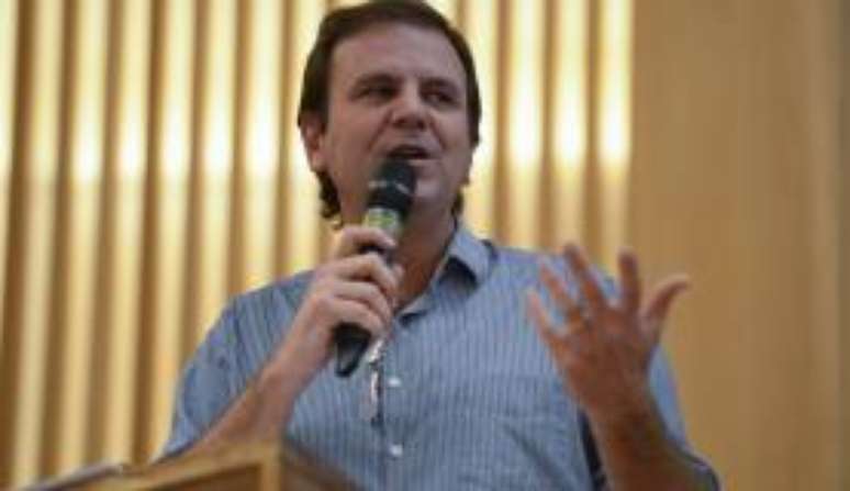 Para Eduardo Paes, a prefeitura teve de tomar conta da área de saúde porque a situação estrutural era "muito ruim"