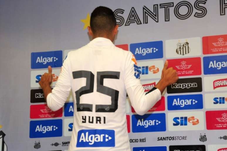 Yuri foi apresentado com a camisa de número 25 no Peixe