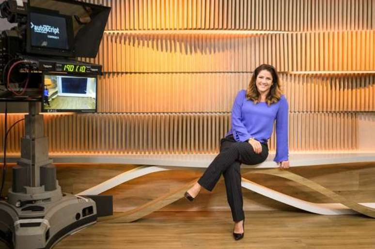 Apresentadora faz entrevistas consistentes sobre os principais assuntos do dia (Foto: Ramon Vasconcelos/TV Globo)