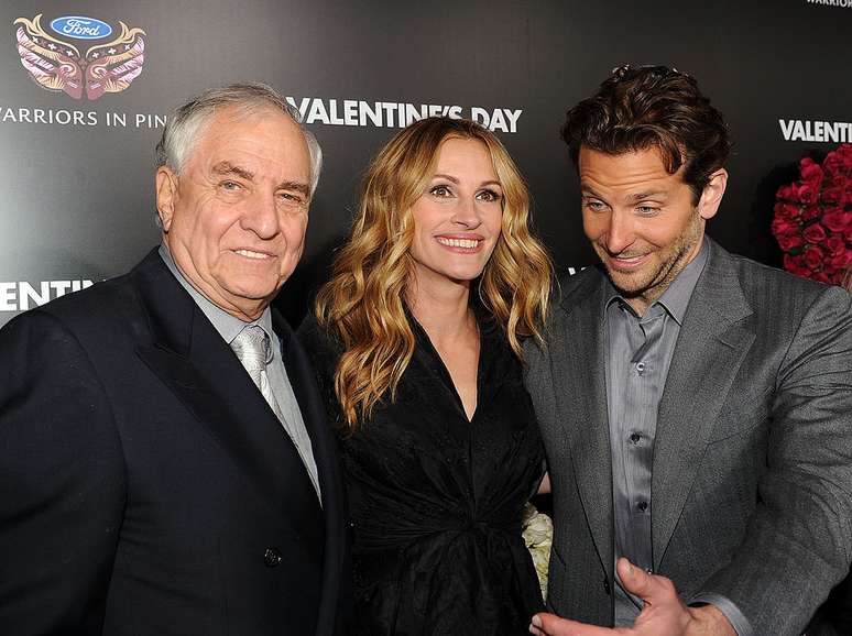 Garry Marshall, Julia Roberts e Bradley Cooper no lançamento do filme Dia dos Namorados