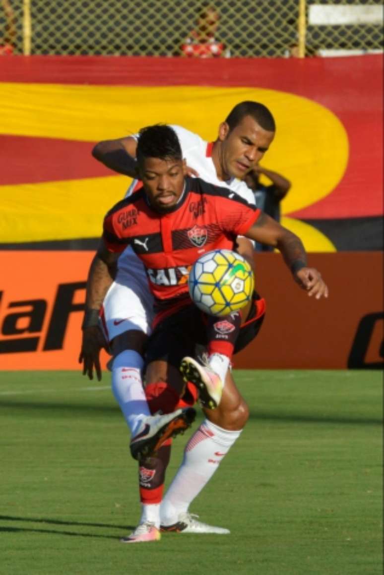 Atacante Marinho, do Vitória, fez gol conta o Cruzeiro nessa quarta-feira, na Copa do Brasil