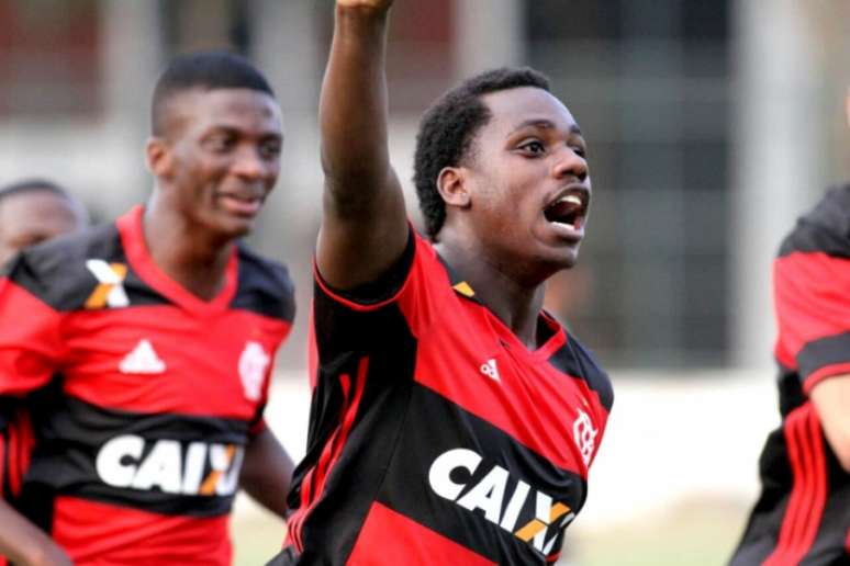 Cafú voltou a decidir pelo Flamengo e foi observado pelo técnico Zé Ricardo (Foto: Gilvan de Souza/Flamengo)