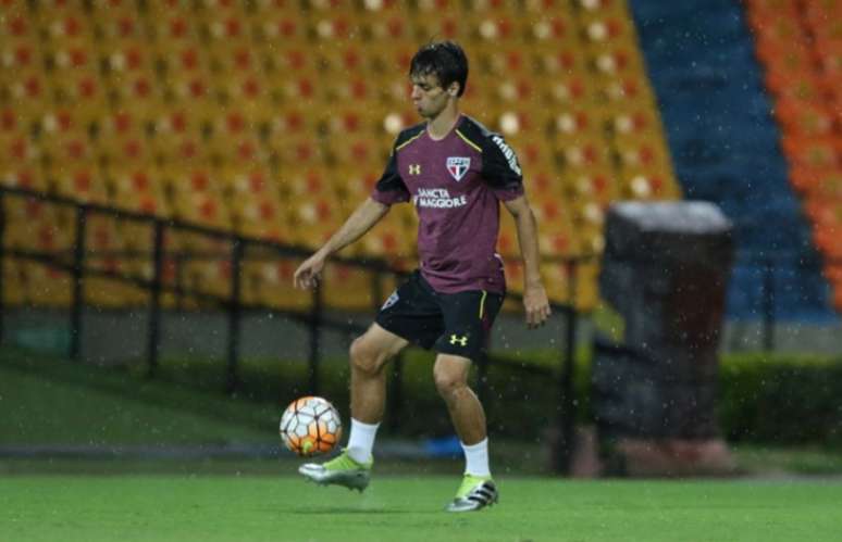 Zagueiro está fora do São Paulo enquanto defende a Seleção Brasileira Olímpica (Foto: Rubens Chiri/saopaulofc.net)