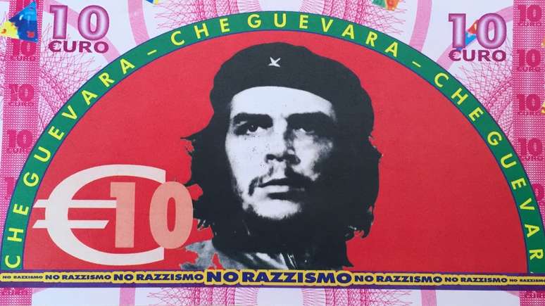 Líderes comunistas e de esquerda estampam os bilhetes falsos da cidade de Gioiosa Ionica, na Itália