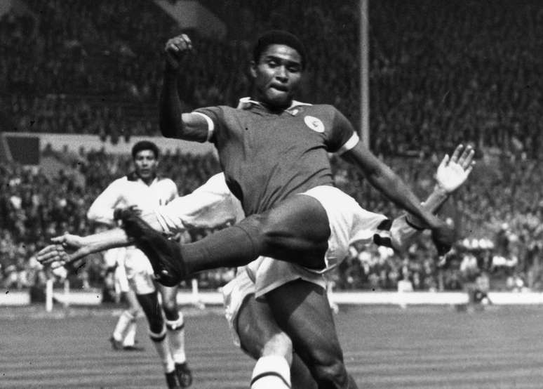 Eusébio, um dos maiores ídolos do futebol português, jogou na mesmo época de Pelé