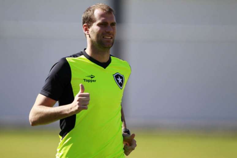 Joel Carli era peça fundamental do setor defensivo do Botafogo até se lesionar (Foto: Vitor Silva/SSPress/Botafogo)