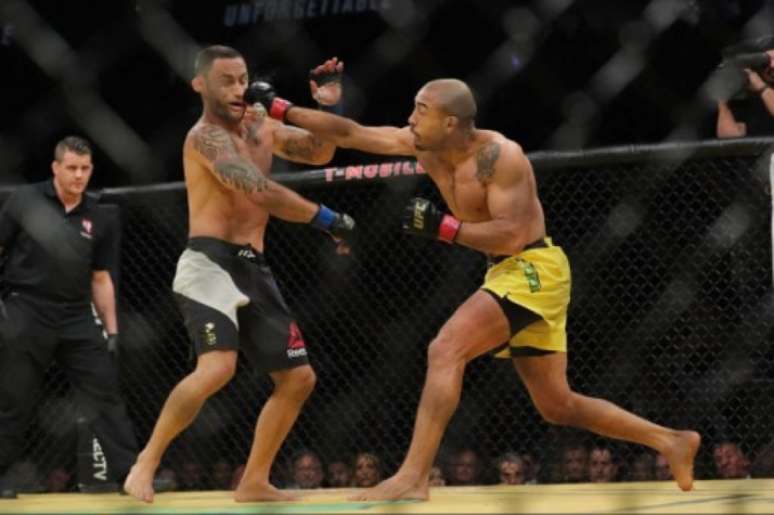 José Aldo derrotou Frankie Edgar na decisão unânime dos juízes no UFC 200 - (FOTO: AFP)