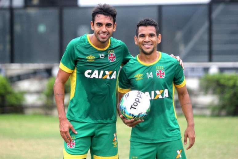 Junior Dutra e Ederson são os novos reforços do Vasco (Foto: Paulo Fernandes/Vasco)