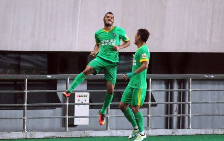 Denilson Gabionetta fez o segundo gol do Hangzhou Greentown (Foto: Reprodução)