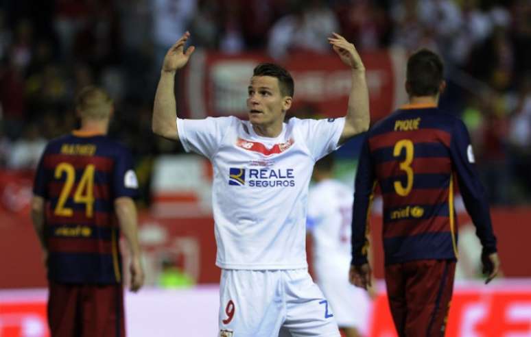 Gameiro fez 29 gols pelo Sevilla na última temporada (Foto: CRISTINA QUICLER / AFP)