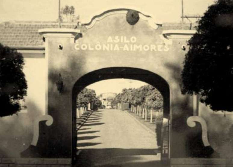 Foto de 1968 mostra a entrada do antigo leprosário de Bauru, no interior de SP