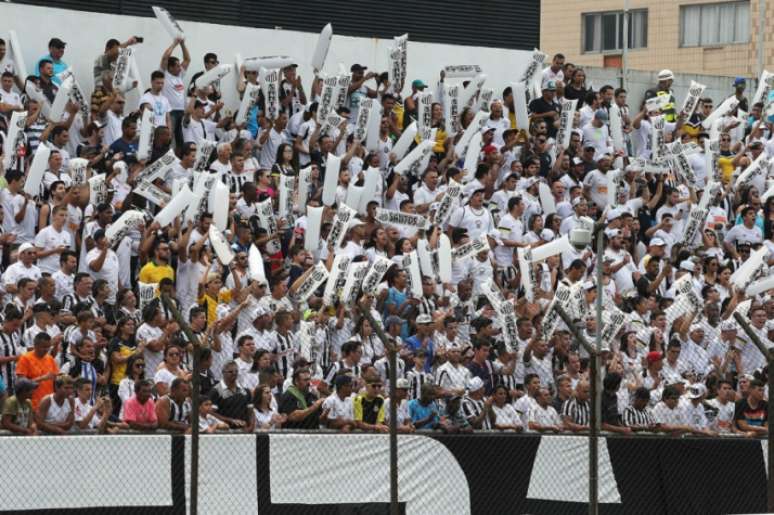 Santos faz promoção para tentar seduzir o torcedor (Foto: Pedro Ernesto Guerra Azevedo / Santos FC)