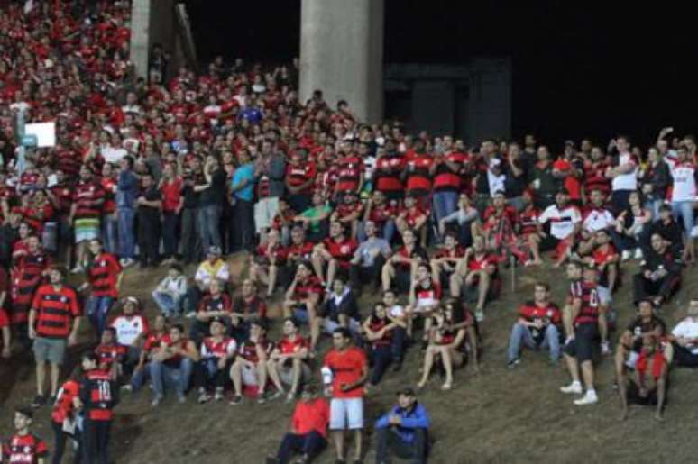Torcida do Flamengo no jogo contra o Internacional (Foto: Reprodução)