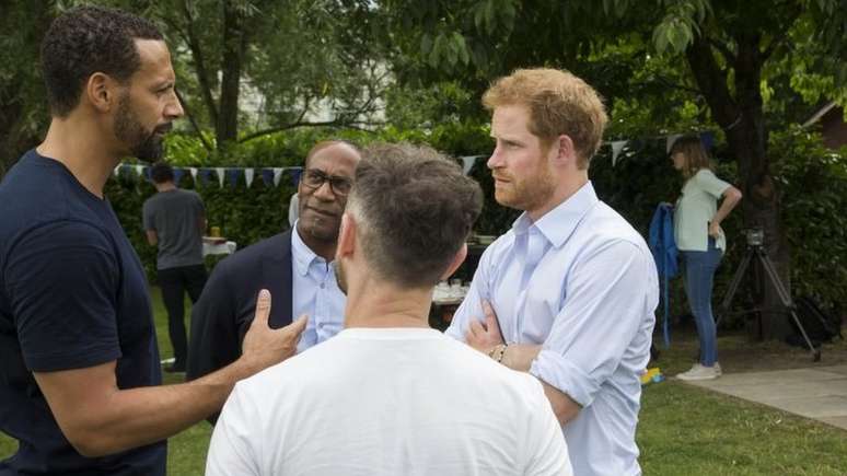 Harry conversou com o ex-jogador Rio Ferdinand sobre como lidar com a perda de entes queridos