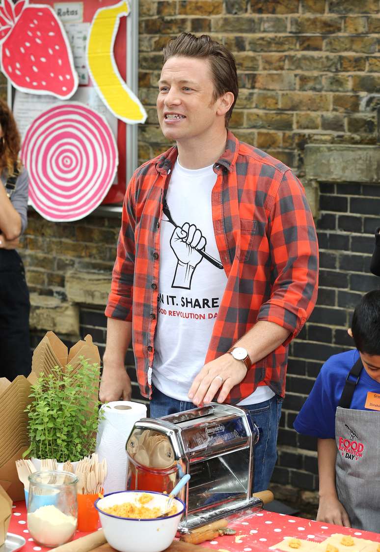 Grupos criticaram a parceria entre Jamie Oliver e a Sadia