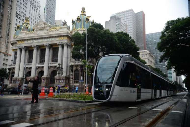  Veículo Leve sobre Trilhos (VLT) Carioca, no centro da cidade 