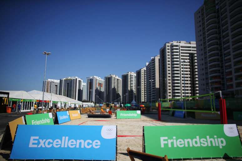 Vila Olímpica, que foi inaugurada recentemente, é alvo de muitas críticas dos atletas estrangeiros que estão chegando para a disputa dos Jogos Olímpicos