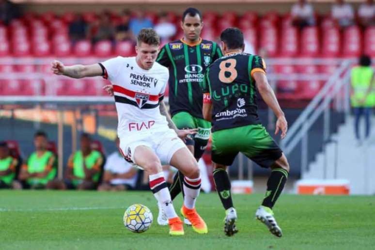 Zagueiro Lyanco vestiu o uniforme do São Paulo no último jogo no Morumbi (Foto:Eduardo Viana/LANCE!Press)