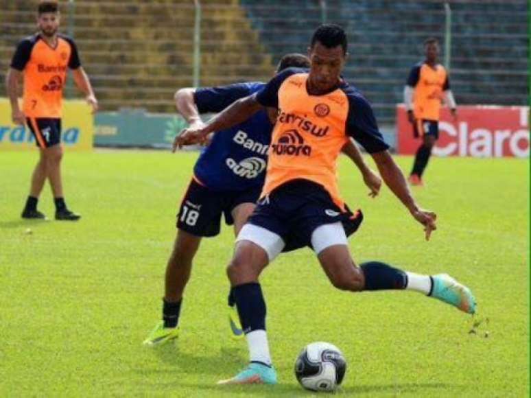 Laerte em ação durante treino do Ypiranga (Foto: Divulgação)