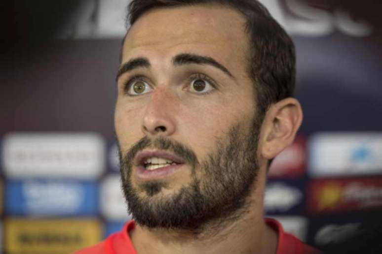 Aleix Vidal deve ser titular na lateral direita (Foto: Oli Scarff / AFP)