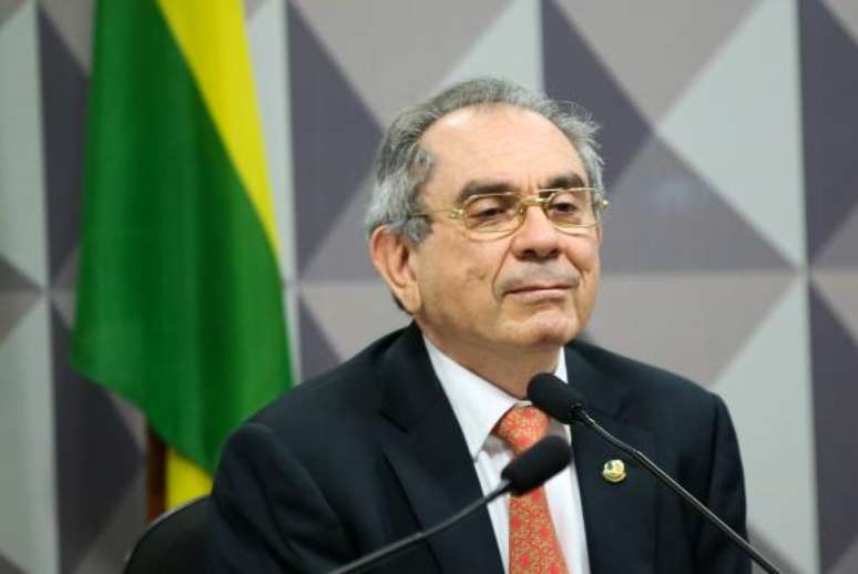 O presidente da Comissão Processante do Impeachment, Senador Raimundo Lira, acatou parcialmente o pedido da defesa da presidente afastada Dilma Rousseff, que queria dois dias a mais de prazo