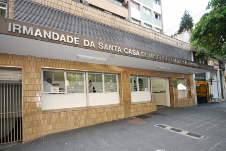 A  instituição,  que  é  centro  de  referência  hospitalar  no  estado,  suspemdeu  as  cirurgias  eletivas  e  manteve os  atendimentos  emergenciais  e  de  pacientes  que  já  estão  internados   