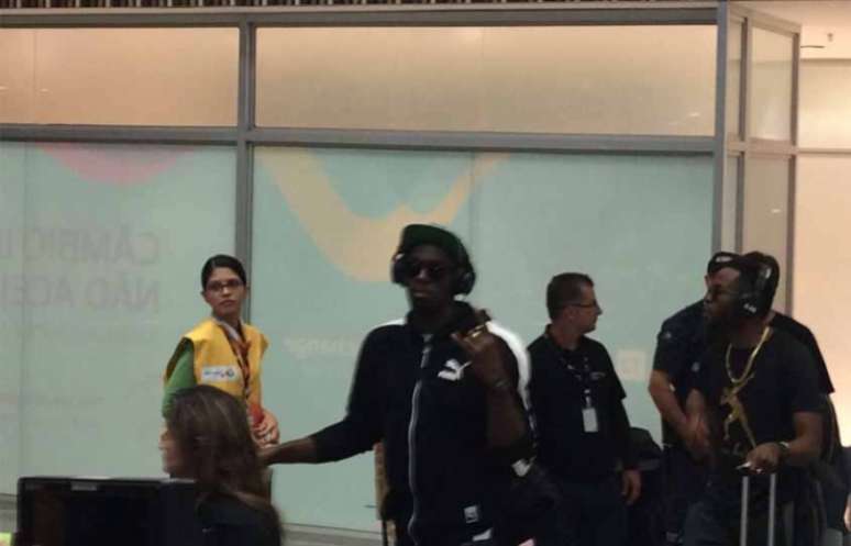 Bolt desembarcou no Rio de Janeiro na noite desta quarta-feira (Foto:Reprodução/Twitter)