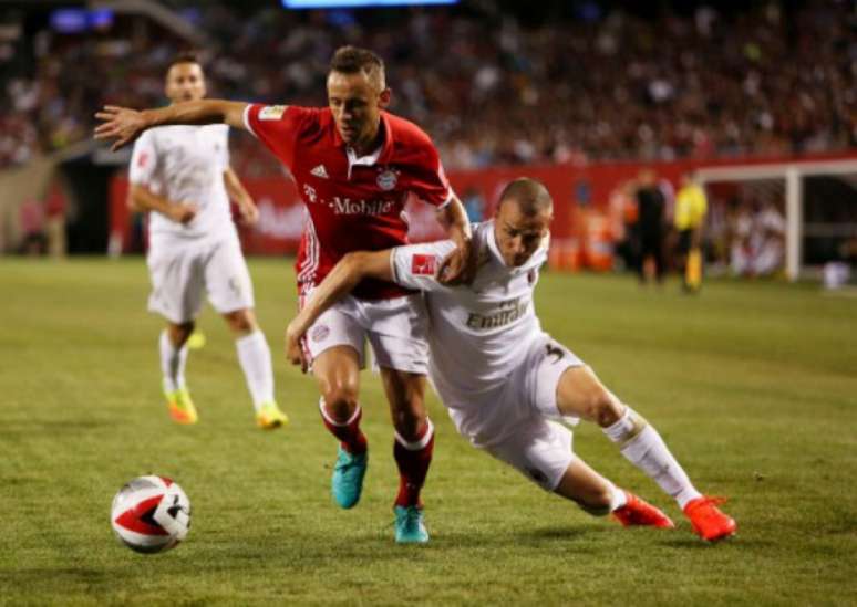 Rafinha perdeu o pênalti decisivo na disputa final (Foto: Tasos Katopodis / AFP)