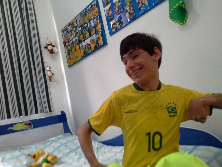Camisa Seleção Brasileira 2014 – Autografada Pelo Pelé – Play For