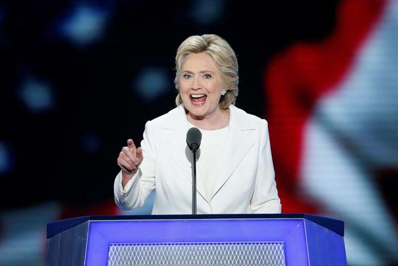 Hillary Clinton foi oficialmente nomeada como candidata do Partido Democrata na disputa à Presidência dos Estados Unidos