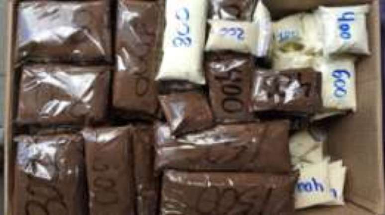 Alimentos s&atilde;o vendidos em microembalagens na Venezuela