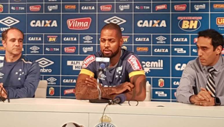 Jogador de 28 anos soma apenas cinco partidas pelo Cruzeiro, todas nesta temporada, desde 2015. Ele será operado nos Estados Unidos por especialista