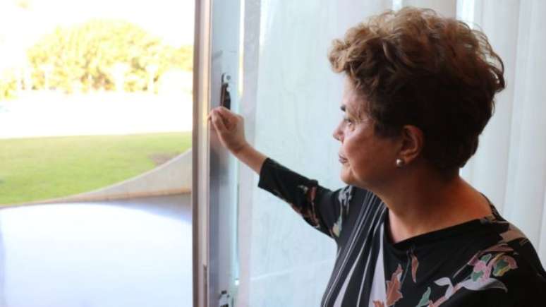 No Palácio do Alvorada, Dilma elabora sua cartada final para tentar voltar ao Planalto