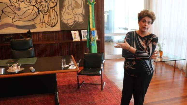Dilma reconhece a dificuldade de aprovar um plebiscito sobre novas eleições, mas diz que é preciso &#034;lutar&#034;