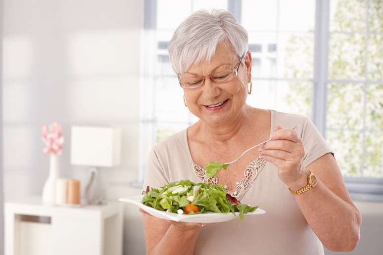 Alguns hábitos alimentares devem ser mantidos durante toda a vida, como, por exemplo, o consumo de verduras