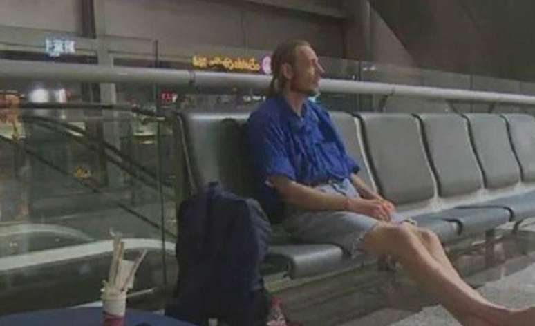 Holandês foi hospitalizado após esperar 10 dias em um aeroporto da China por uma mulher
