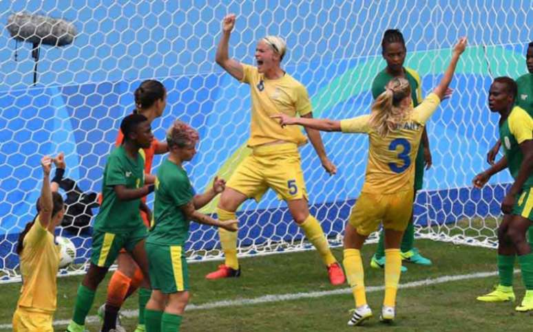 Gol de Nilla Fischer deu à Suécia a primeira vitória dos Jogos Olímpicos (Foto: VANDERLEI ALMEIDA/AFP)