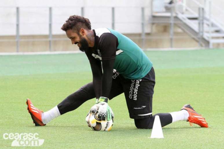 Goleiro está contente com campanha no time na Série B do Campeonato Brasileiro (Foto: Rafael Barros/cearasc.com)