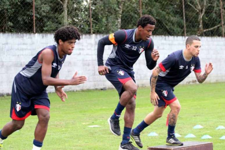 O atacante concluiu que a passagem não estava dando certo, rescindiu o contrato com o clube (Foto:Divulgação)