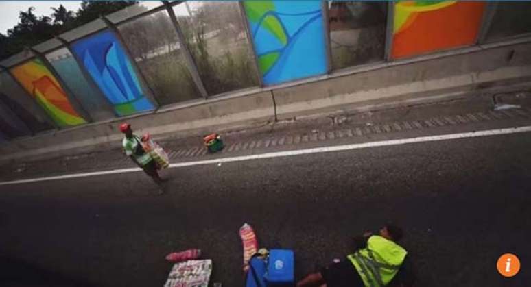 Imagens postadas em redes sociais mostram vendedores ambulantes deitados 