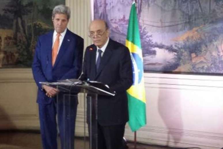 O secretário de Estado norte-americano, John Kerry, e o ministro das Relações Exteriores, José Serra, em pronunciamento após encontro 