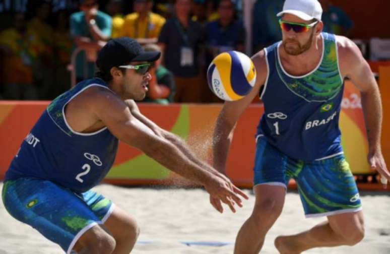 Vôlei de Praia - Alison e Bruno Schmidt venceram na estreia na Rio-2016